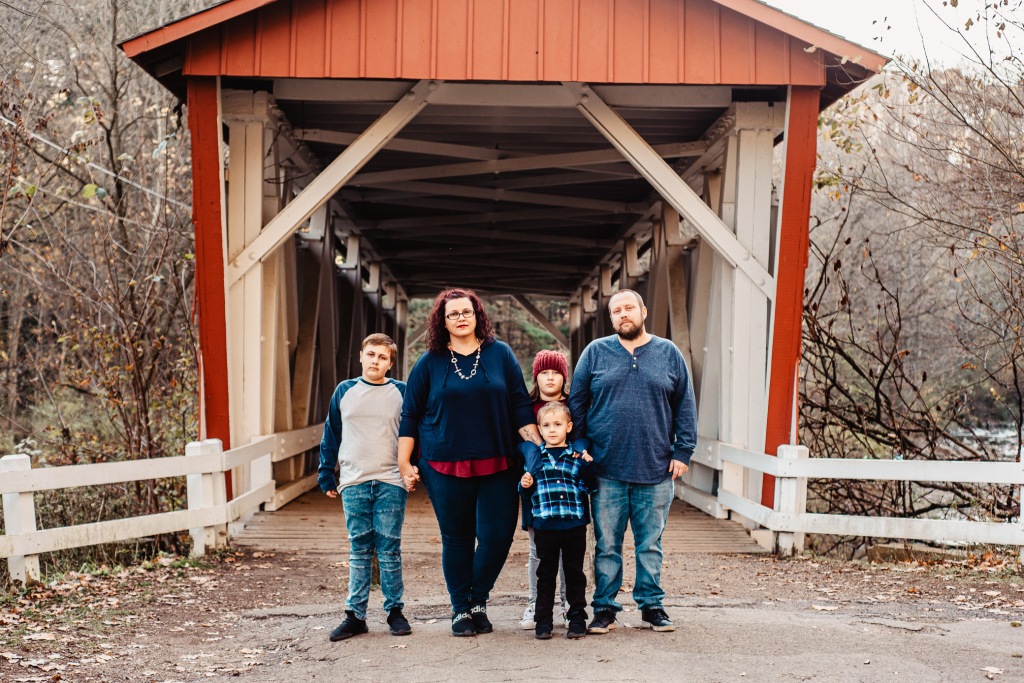 fall family session at everett covered bridge in peninsula ohio